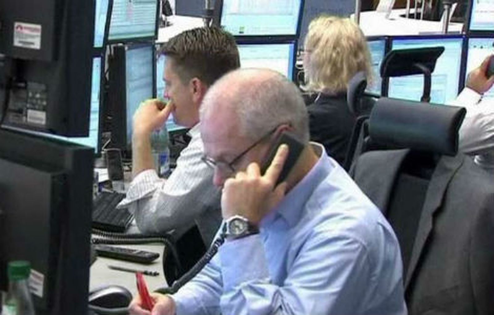 La prima de riesgo cae a 267 puntos y repite mínimos de agosto de 2011