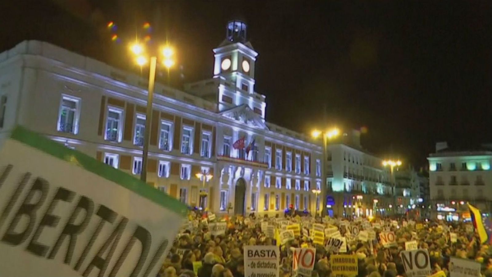 Cientos de personas respaldan a Guaidó y piden elecciones en Sol