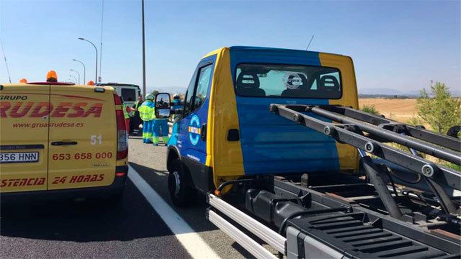 Un gruista muere atropellado cuando auxiliaba a una furgoneta averiada en la M-50