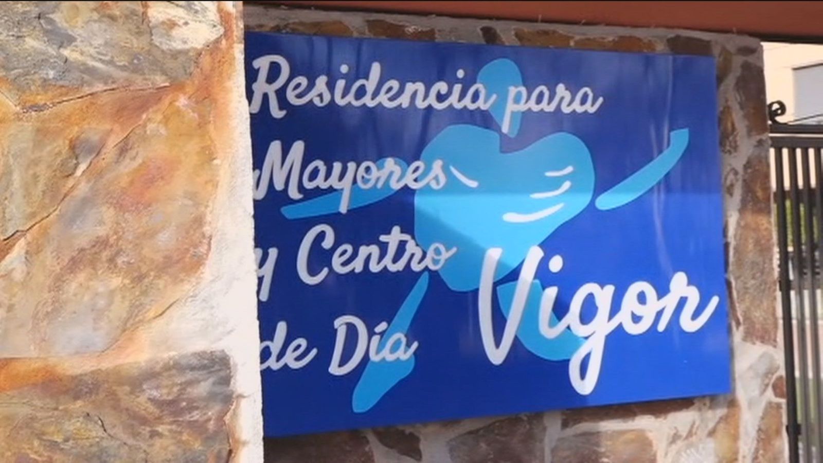 El alcalde de Becerril y familiares de la residencia denuncian la falta de información del centro