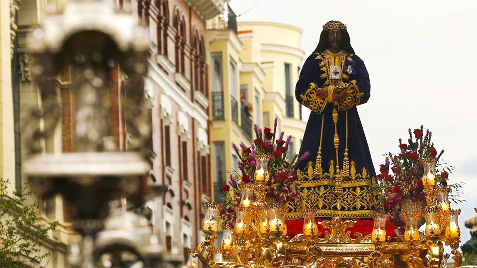 La amenaza de lluvia "recoge" anticipadamente las procesiones de viernes santo en Madrid
