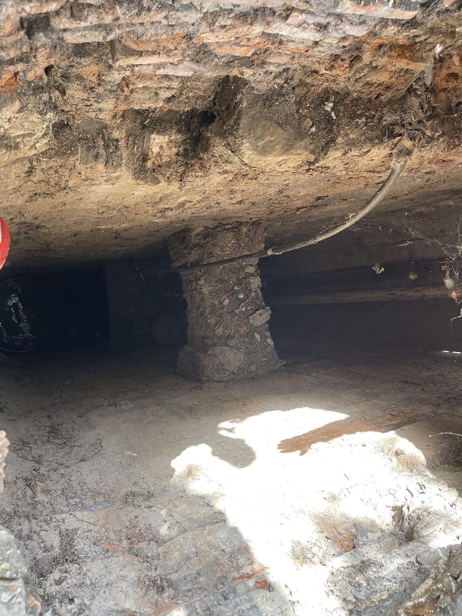 Pozo en Alcalá donde cayó un trabajador