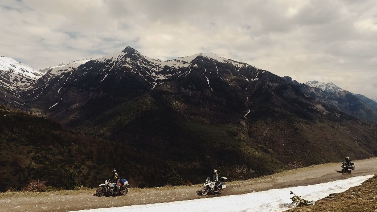 Huesca, desde el corazón del Pirineo a la pista de Chía