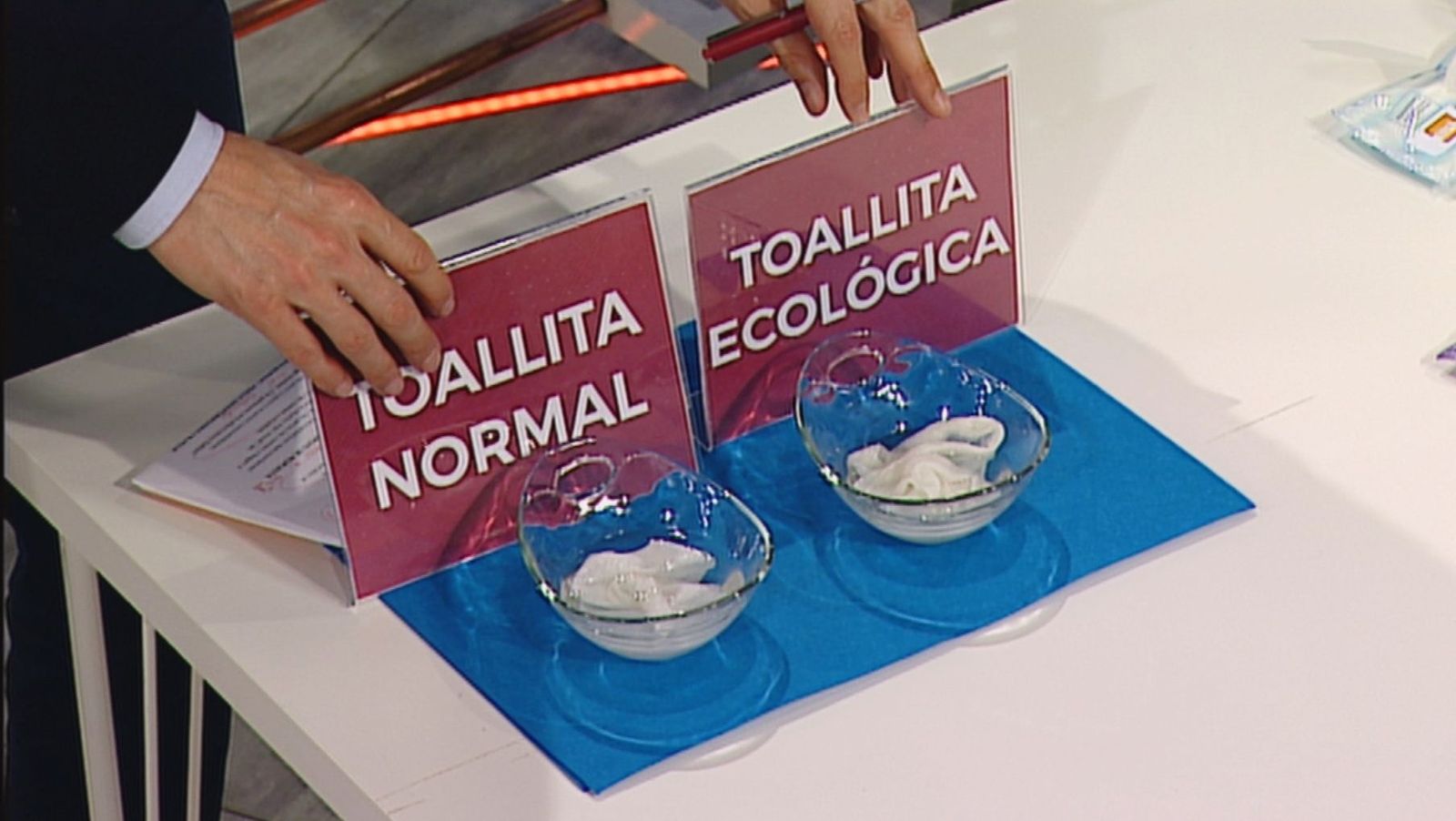 Te explicamos por qué no deberías tirar las toallitas higiénicas al váter
