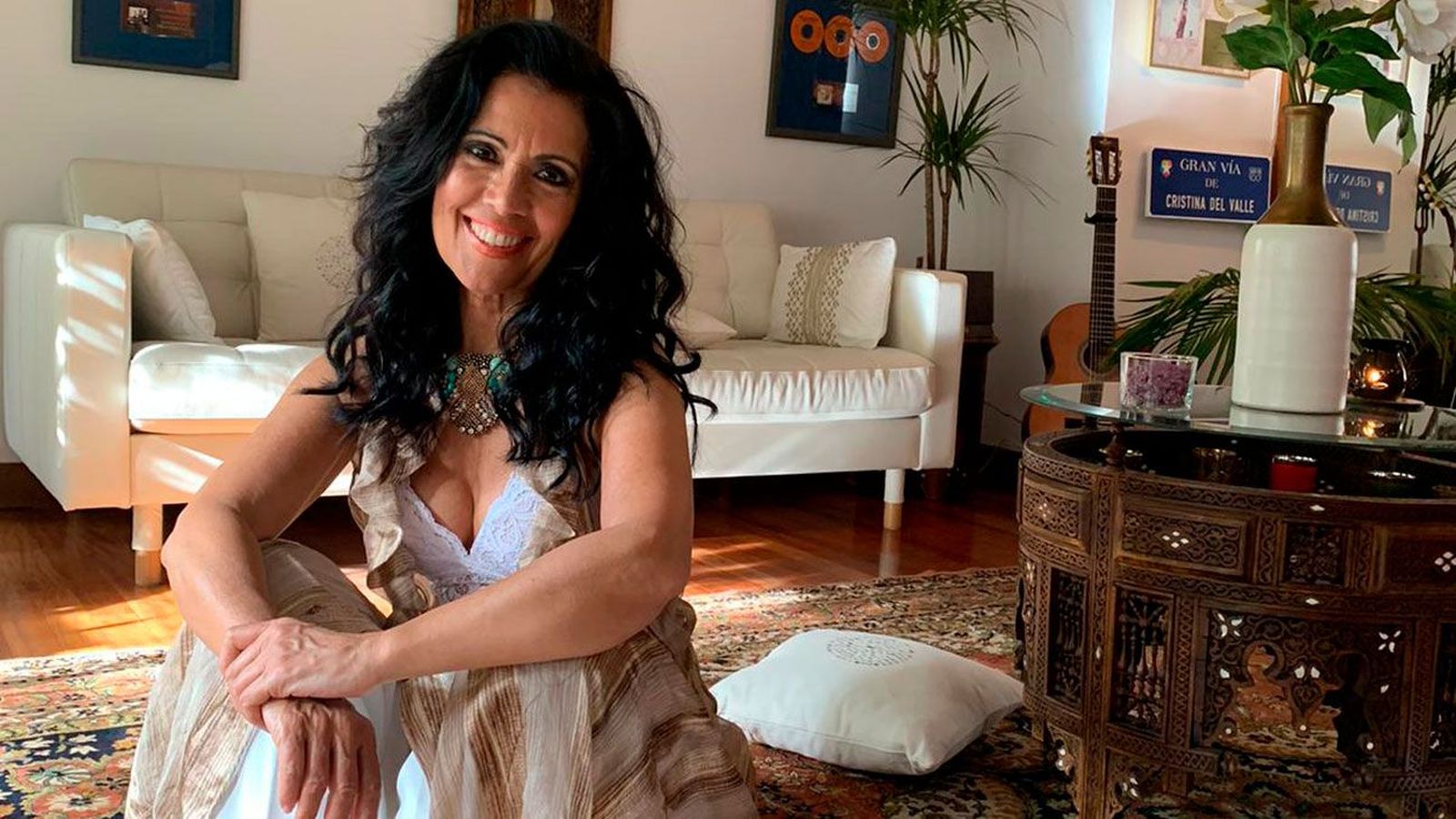 Prohibido entrar con zapatos a la casa de Cristina del Valle