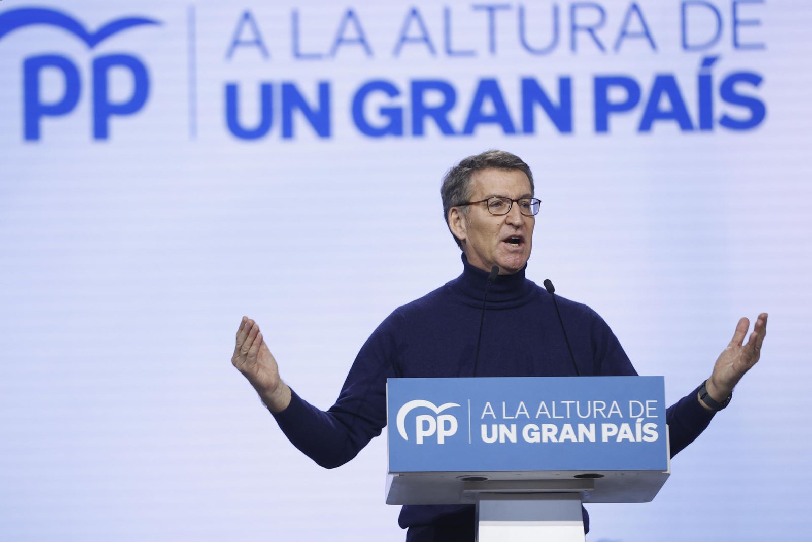 Feijóo llama a coger el relevo de la calle que ha "abandonado" a Sánchez
