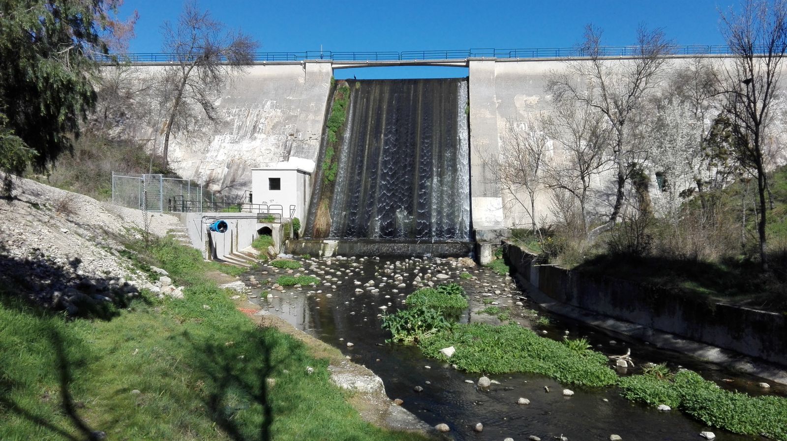Presa del Embalse de los Peñascales, en Torrelodones
