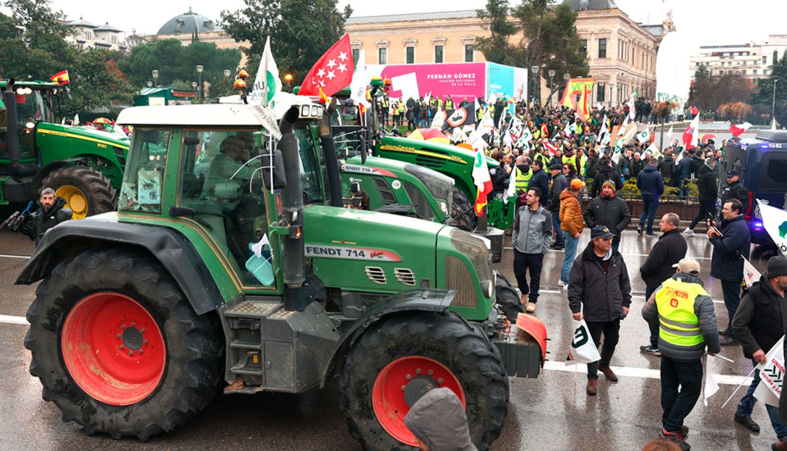 Tractorada en el Paseo de Recoletos
