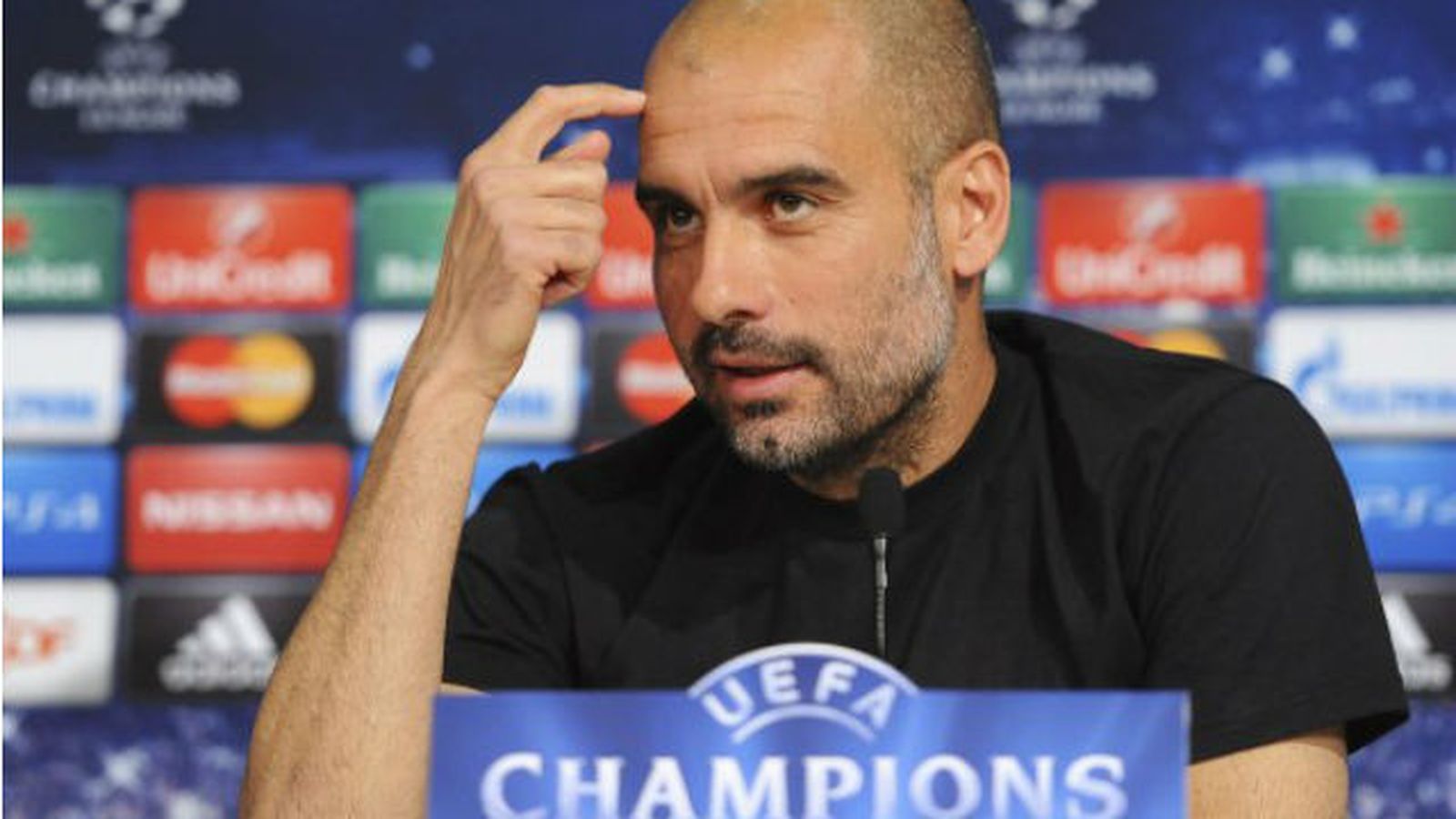 Guardiola, multado con 22.500 euros por llevar el lazo amarillo