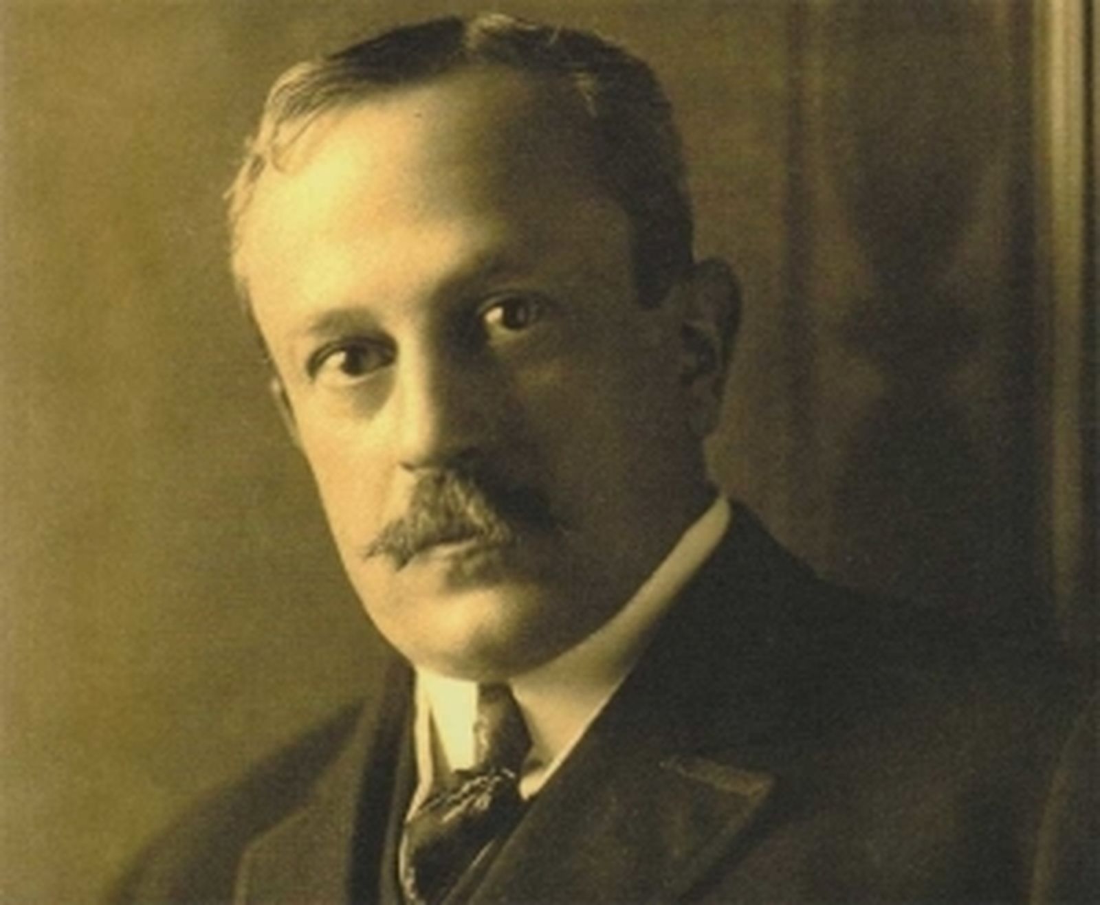 Elías Ahúja y Andría