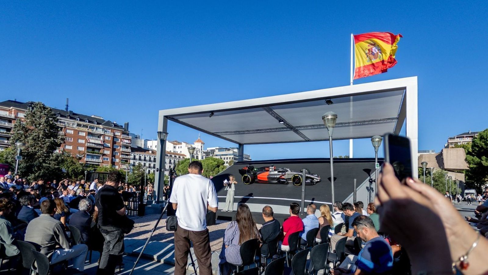 Los primeros aficionados llegan a Madring con “muchas ganas”