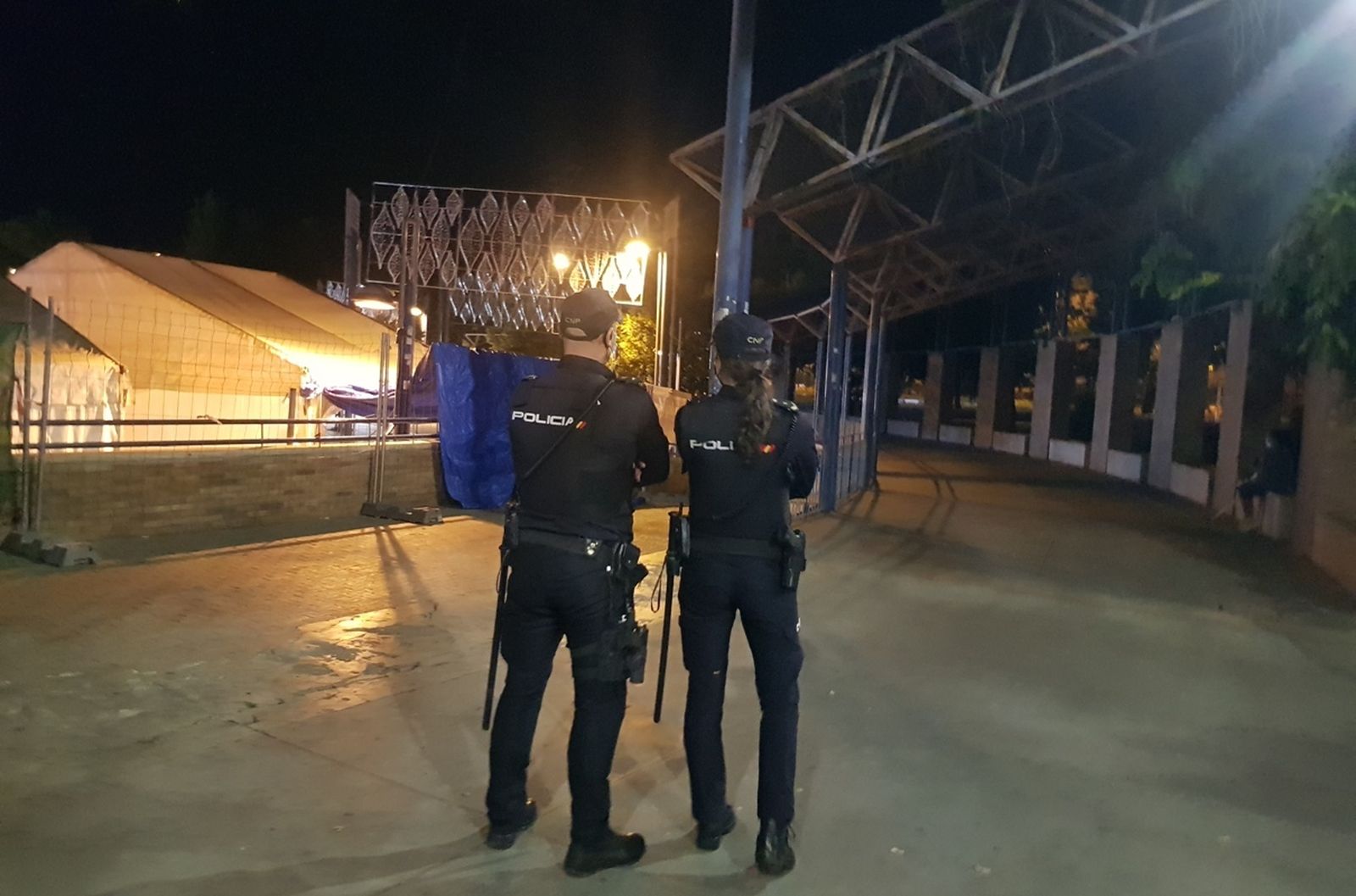 Policías  nacionales en el recinto ferial de Leganés