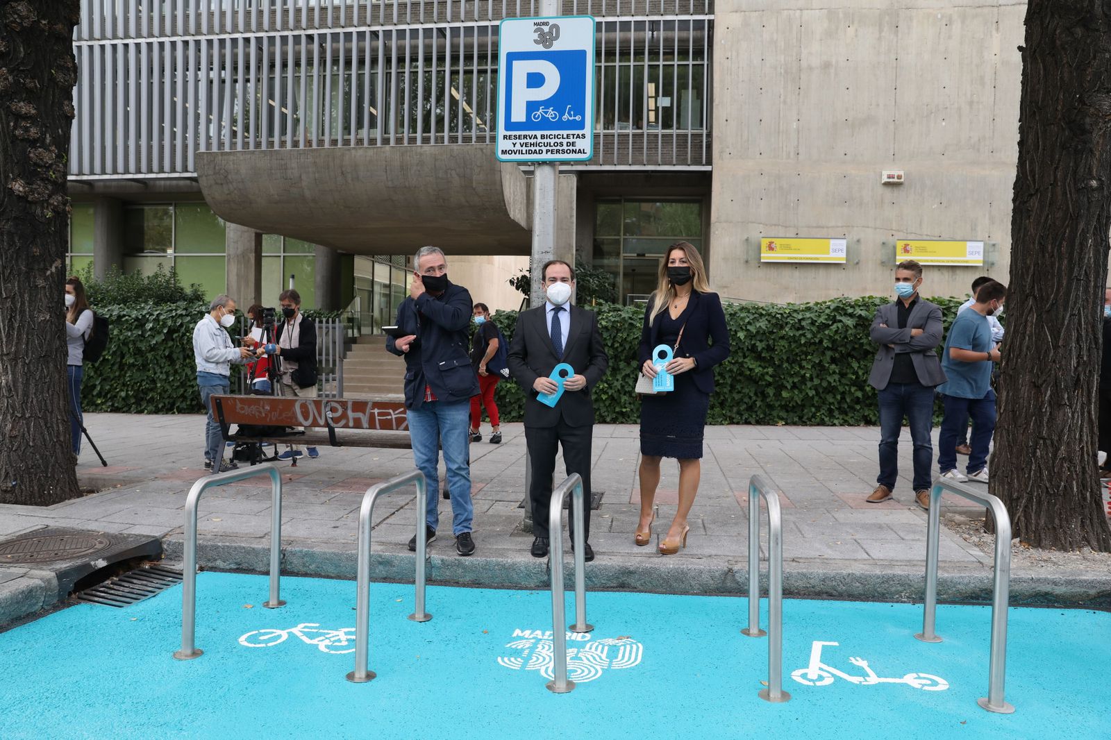 En Madrid, las bicis y patinetes, a la calzada; la acera, para el peatón