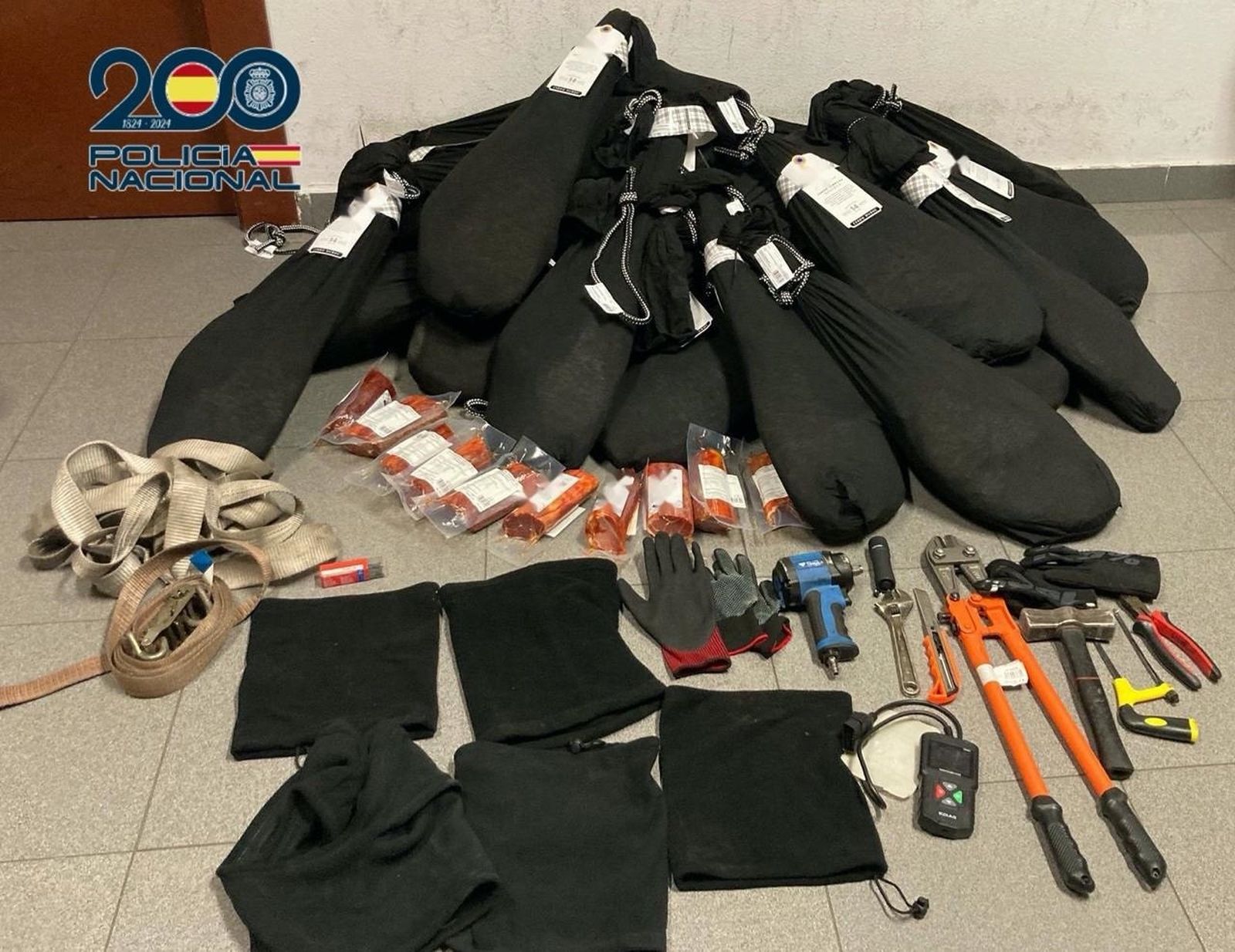 Material incautado por la Policía a los ladrones de embutidos