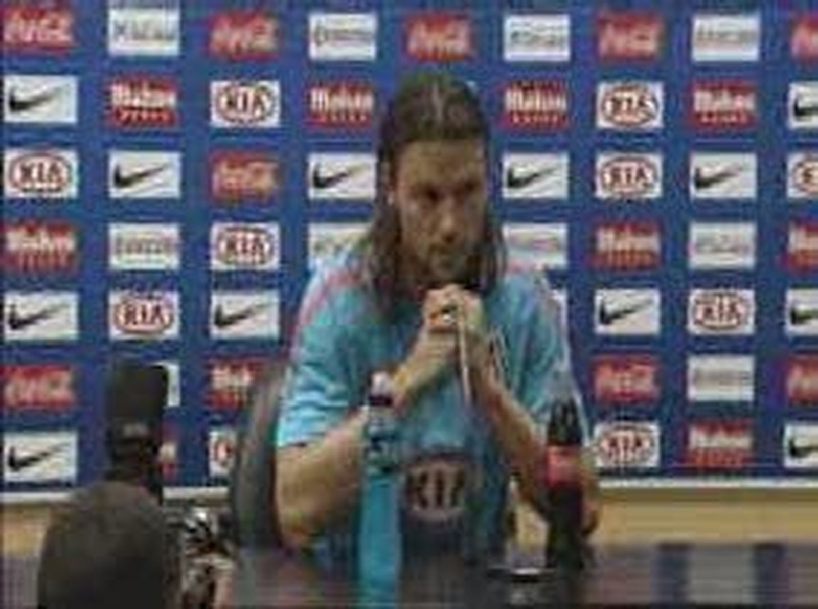 Ujfalusi pide disculpas a Messi