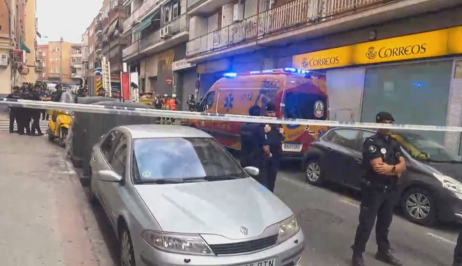 Derrumbe en el interior de un almacén en Carabanchel