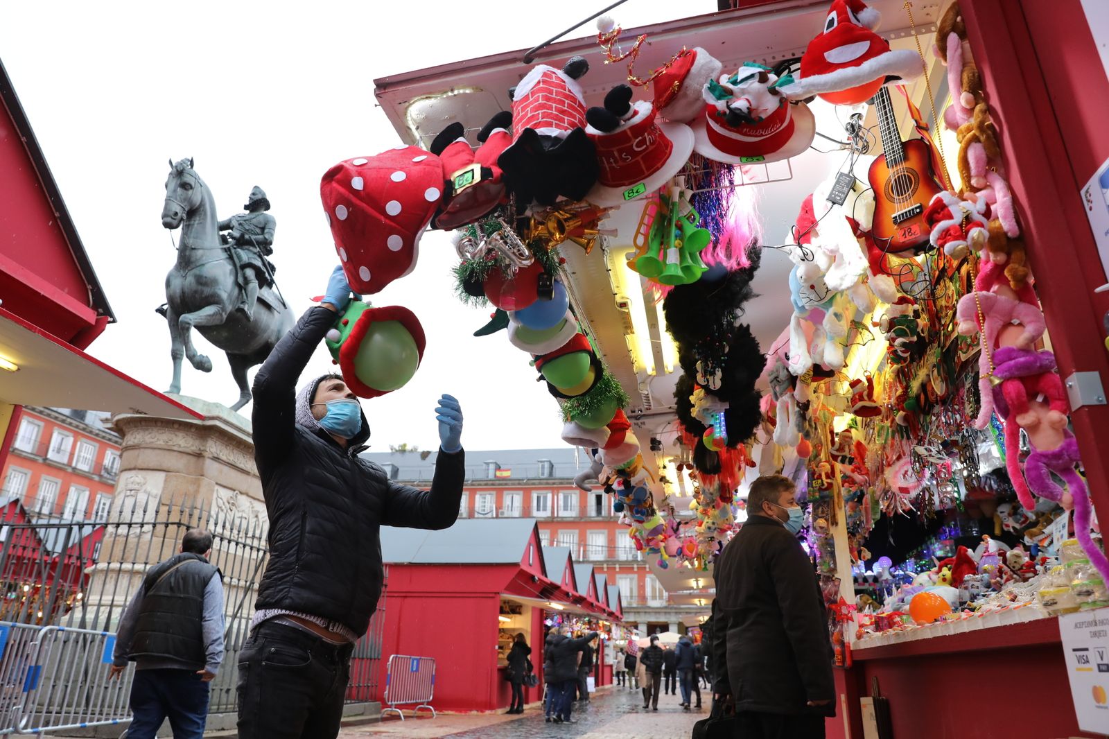 Inauguración del mercadillo de Navidad en la Plaza Mayor