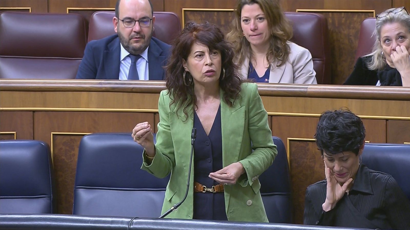 Ana Redondo reconoce :"así no puedo", tras monologar con el micrófono apagado en la sesión de control