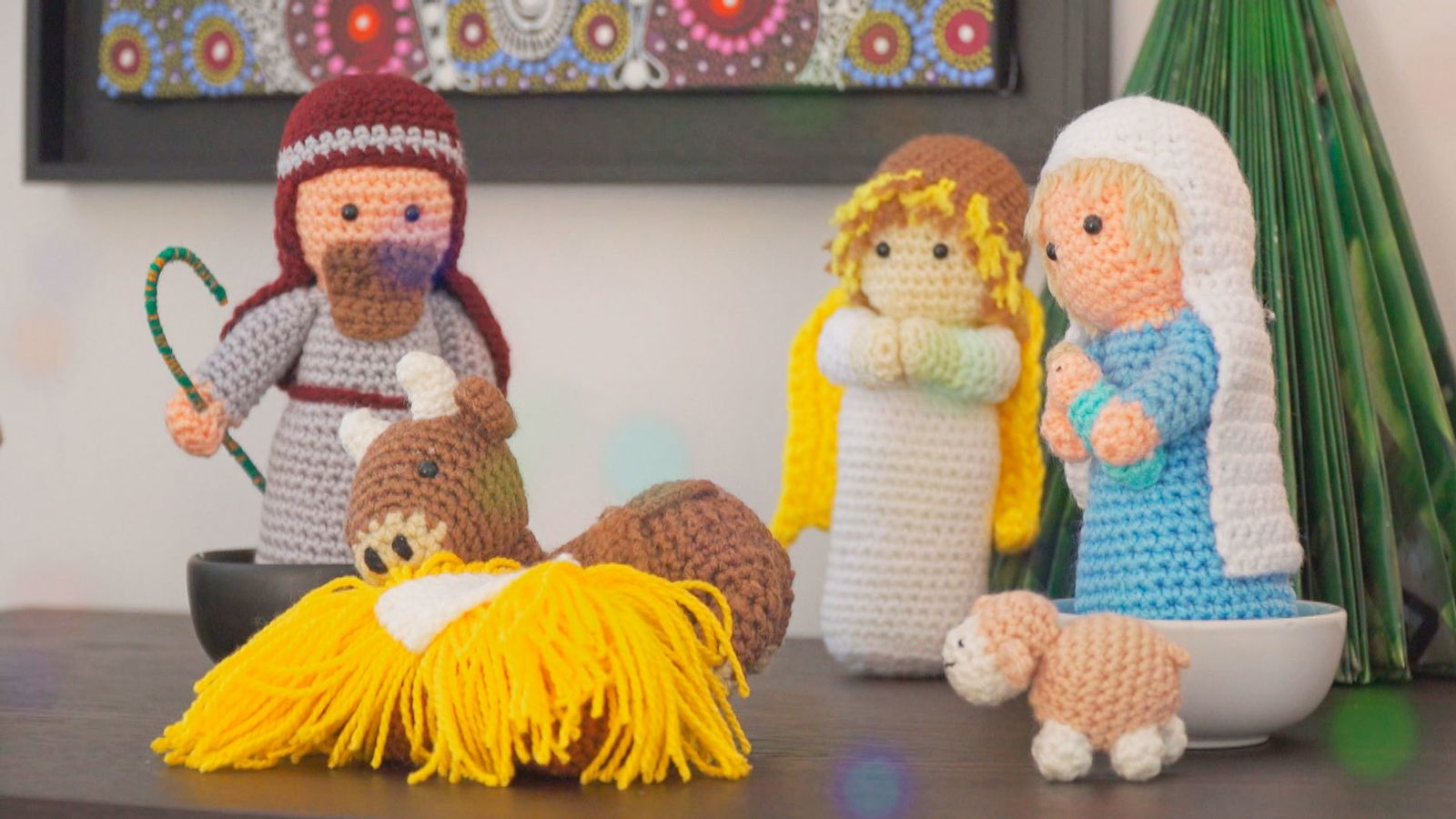 El belén está formado por muñecos amigurumis, es decir, tejidos a base de una técnica similar al ganchillo.