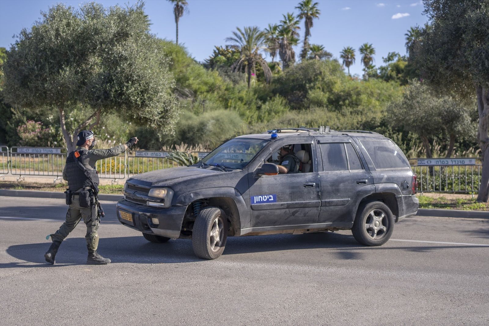 Agentes israelíes junto a la residencia de Netanyahu en Israel