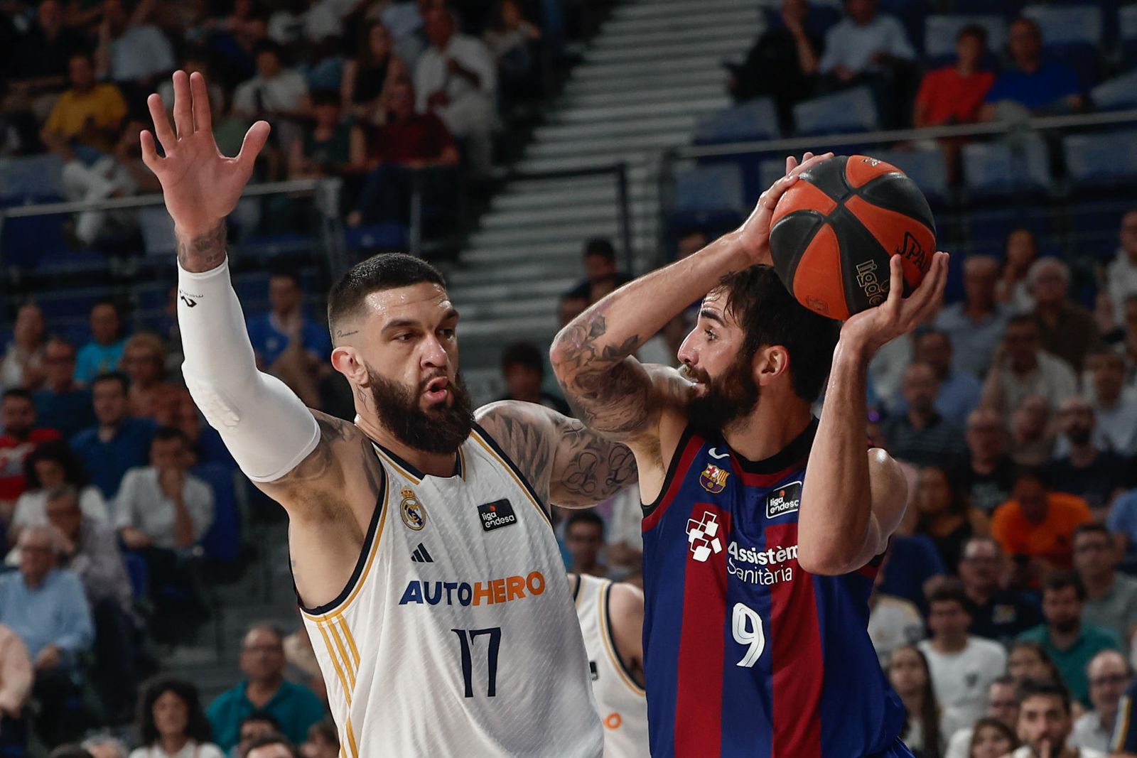 Poirier ante el Barcelona