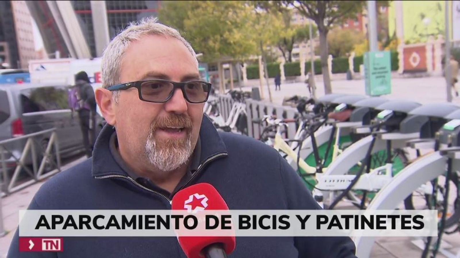 Madrid estrena el primer aparcamiento "seguro e inteligente" para bicicletas y patinetes