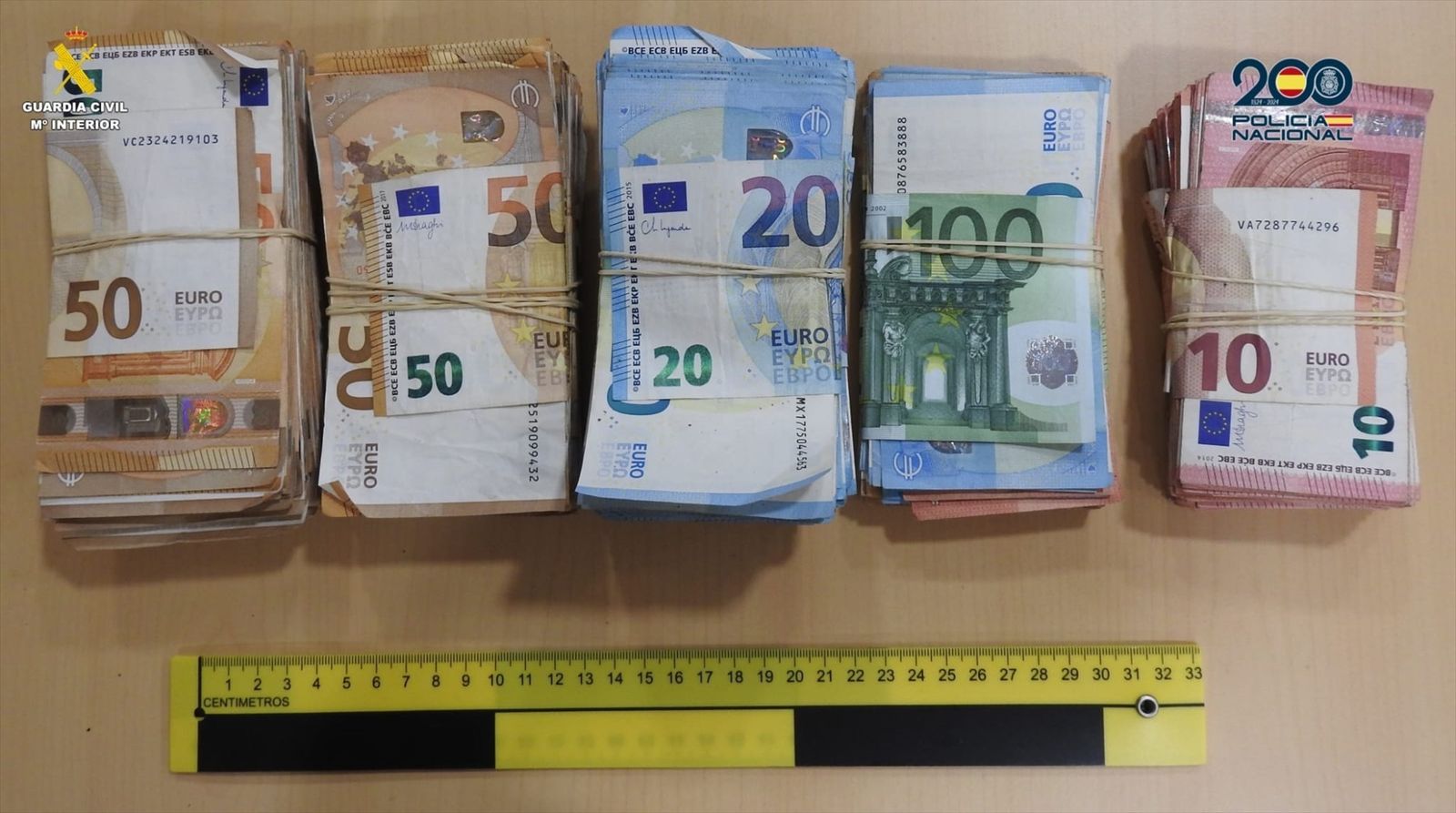 Dinero intervenido al grupo criminal
