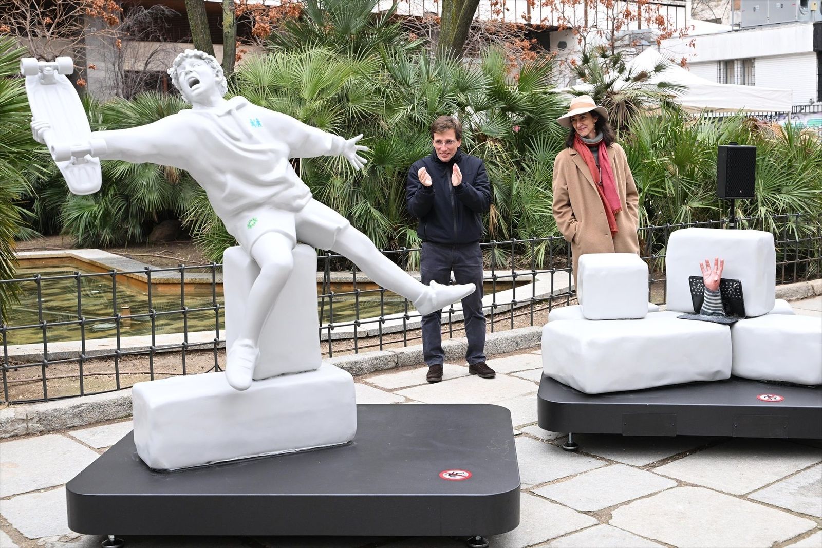 Comienza en Madrid el viaje de una escultura para concienciar de los riesgos digitales