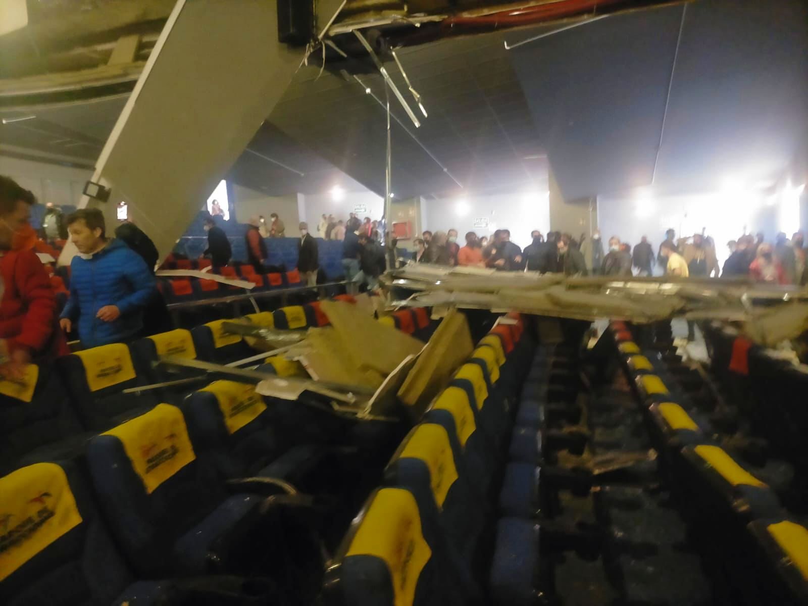 Imágenes de la caída del techo del auditorio del Parque de Atracciones de Madrid