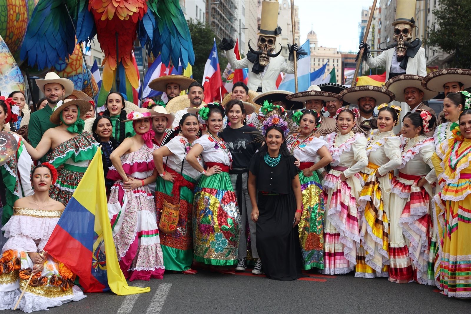Fotogaleria: El desfile de la Hispanidad llena de color la Gran Vía
