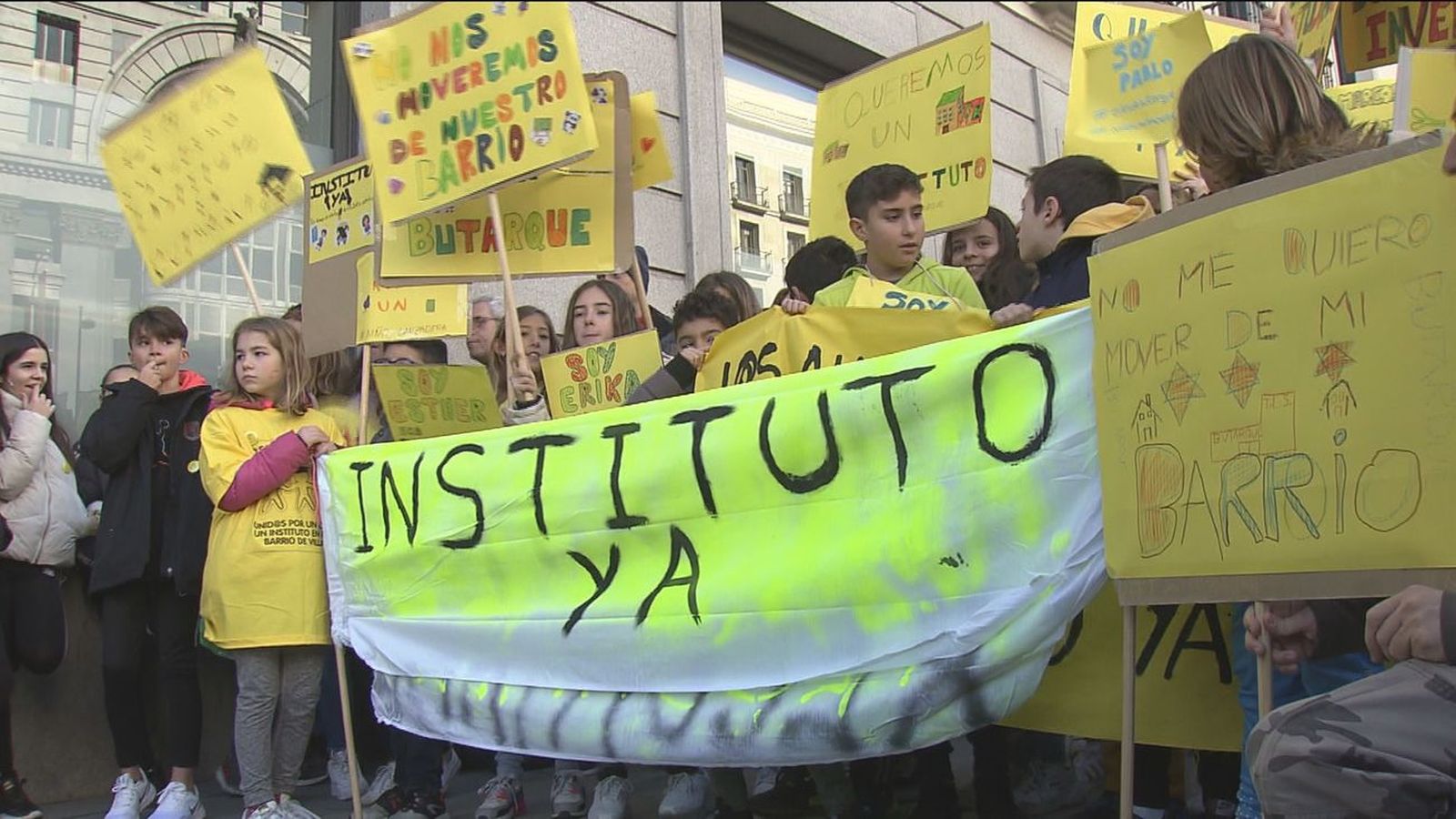 Chavales del barrio de Butarque (Villaverde) reclaman la construcción de un Instituto