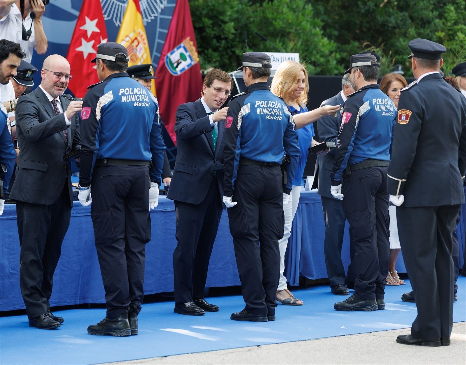 El delegado del Gobierno, Francisco Martín, el alcalde de Madrid, José Luis Martínez-Almeida, y la vicealcaldesa, delegada de Seguridad y Emergencias y portavoz municipal, Inmaculada Sanz, entregan medallas Medallas al Mérito Profesional a miembros del Cuerpo de Policía Municipal de Madrid