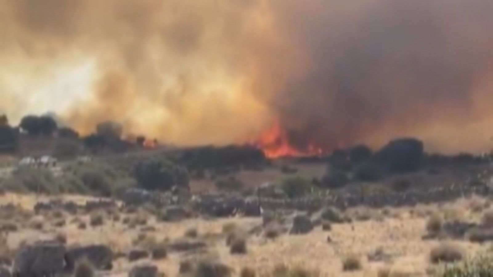 Restablecido el tráfico en la AP-6, cortado por un incendio en municipio de Segovia