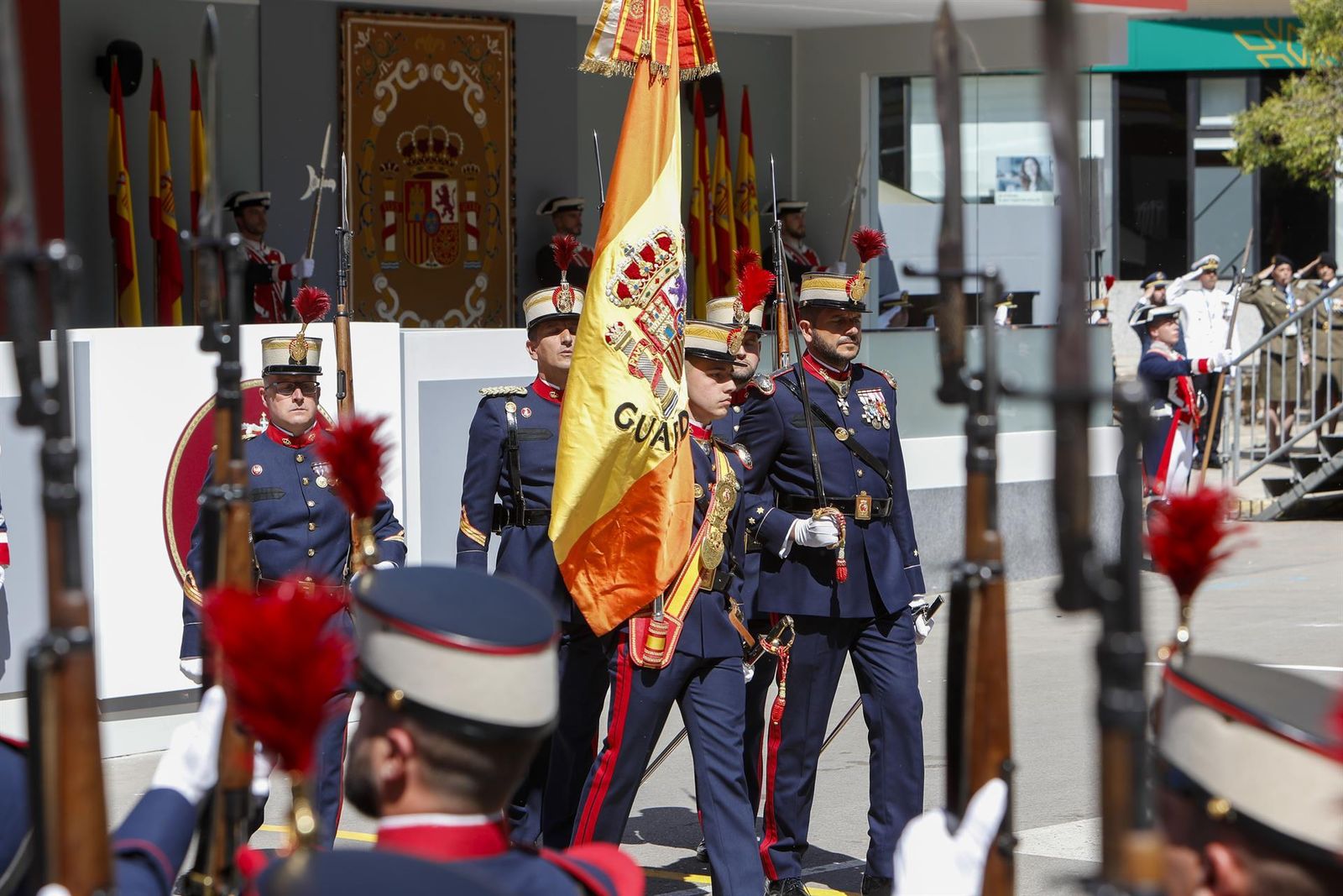 Los reyes presiden el acto central por el Día de las Fuerzas Armadas en Huesca
