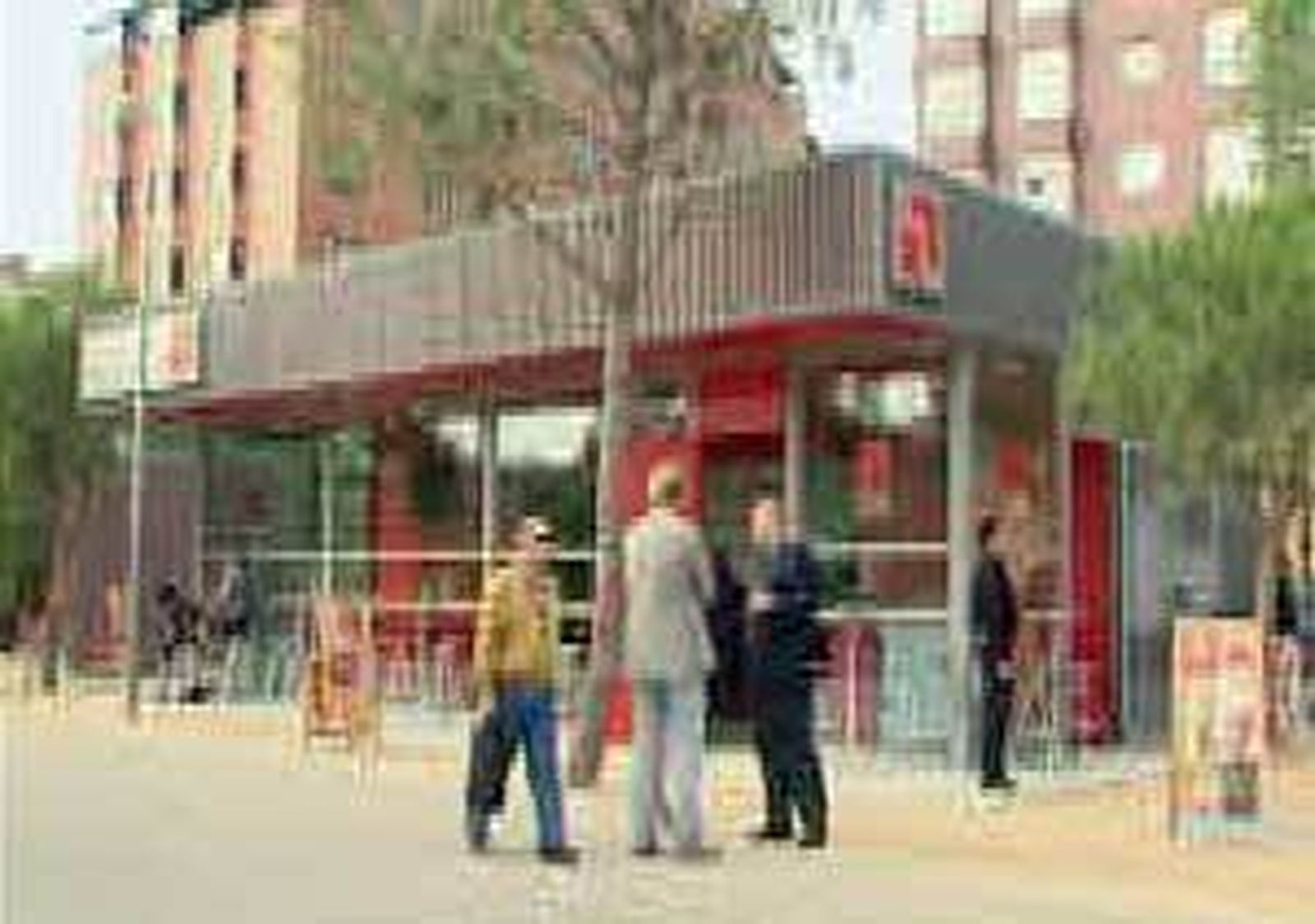 Abre un nuevo kiosco-cafetería con vistas junto al puente de Segovia en Madrid Río
