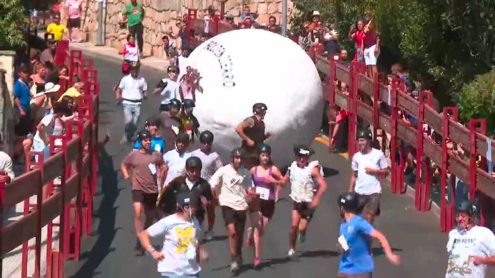Mataelpino celebra sin incidencias el primer boloencierro de sus fiestas