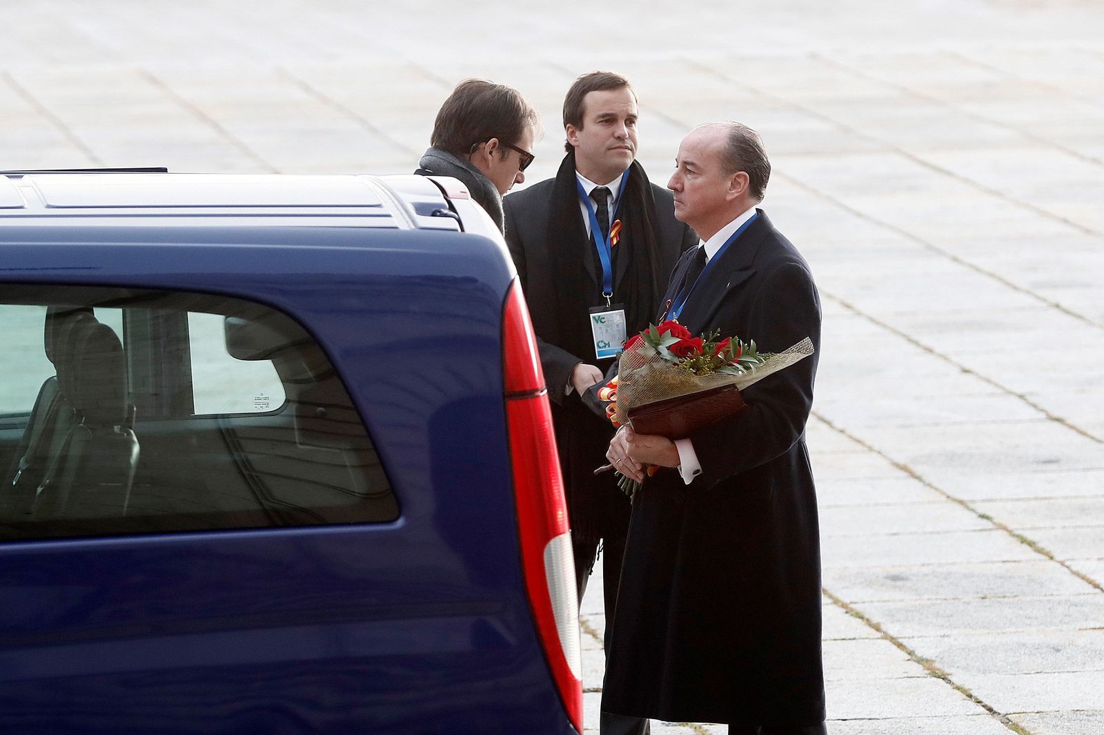 El abogado de la familia Franco, Luis Felipe Utrera Molina (d) a su llegada al Valle de los Caídos