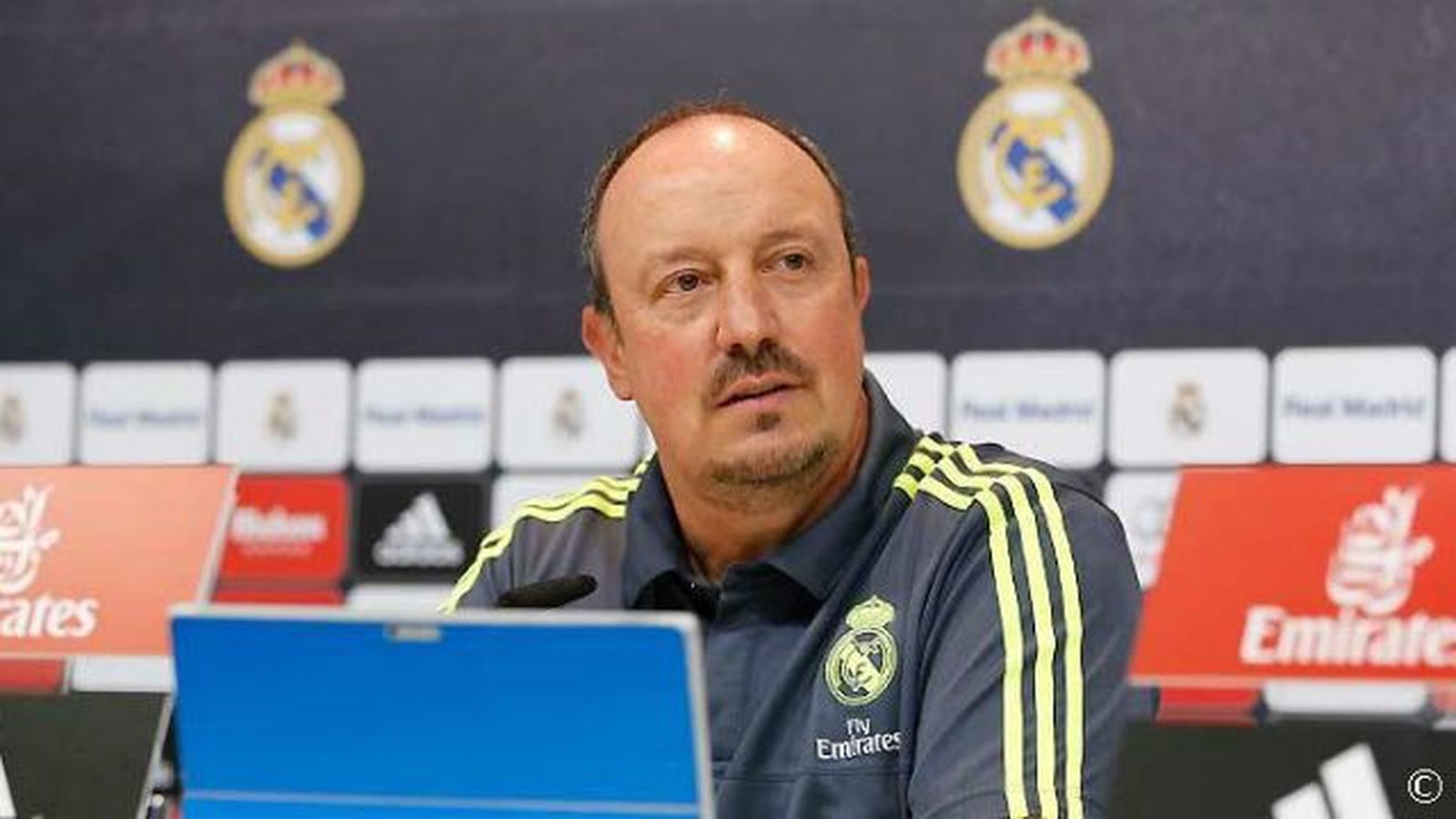 Benítez: "Tenemos que centrarnos  en los que tenemos y no llorar por las bajas"