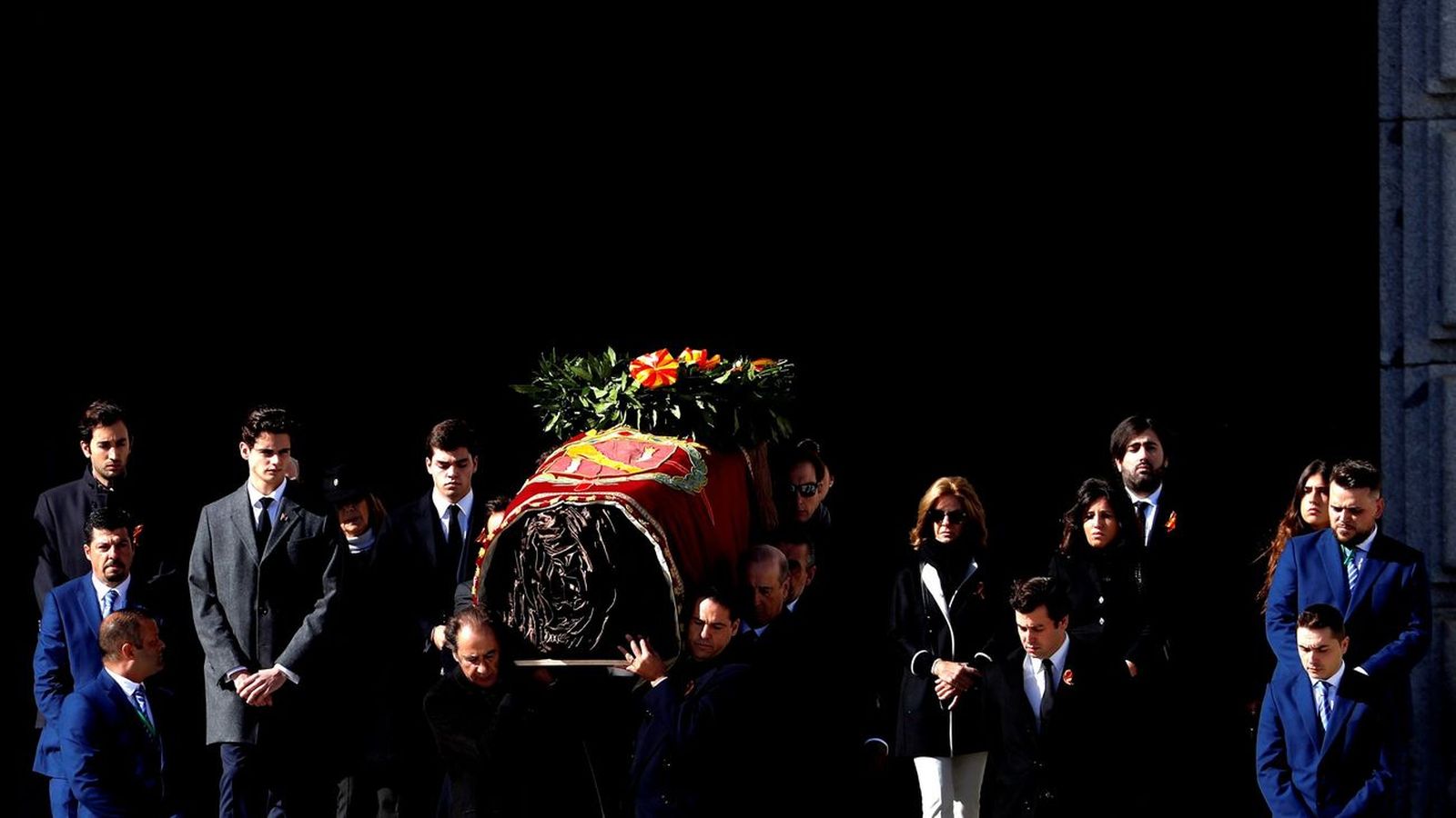 Así ha salido el féretro de Franco del Valle de los Caídos