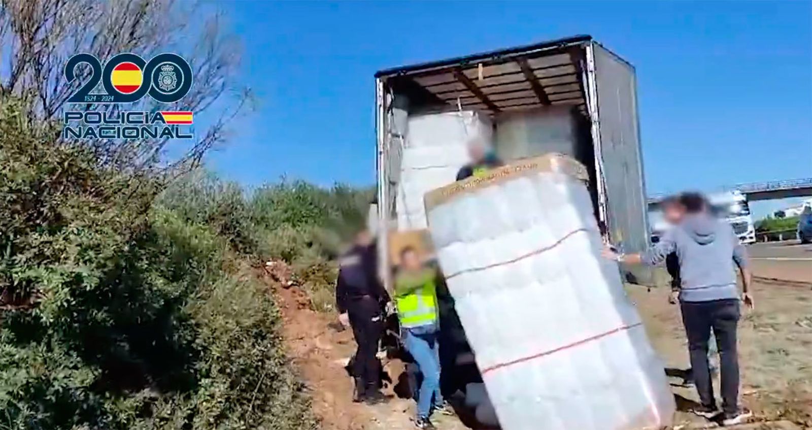 Un camión con 500 kilos de marihuana cruza la mediana de la A-66 en Mérida (Badajoz) tras embestir a la Policía