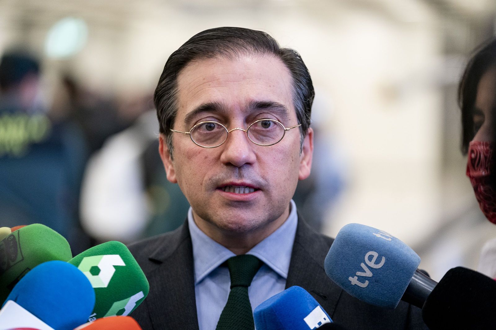 Albares ve una "polémica estéril" las críticas del presidente de Argelia e insiste que el gas está garantizado