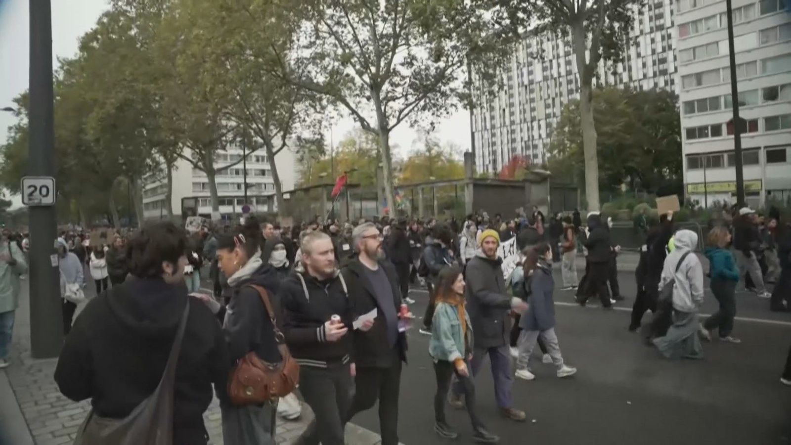 Francia activa una célula de crisis ante las protestas: el país se blinda con 70.000 policías y el cierre de comercios