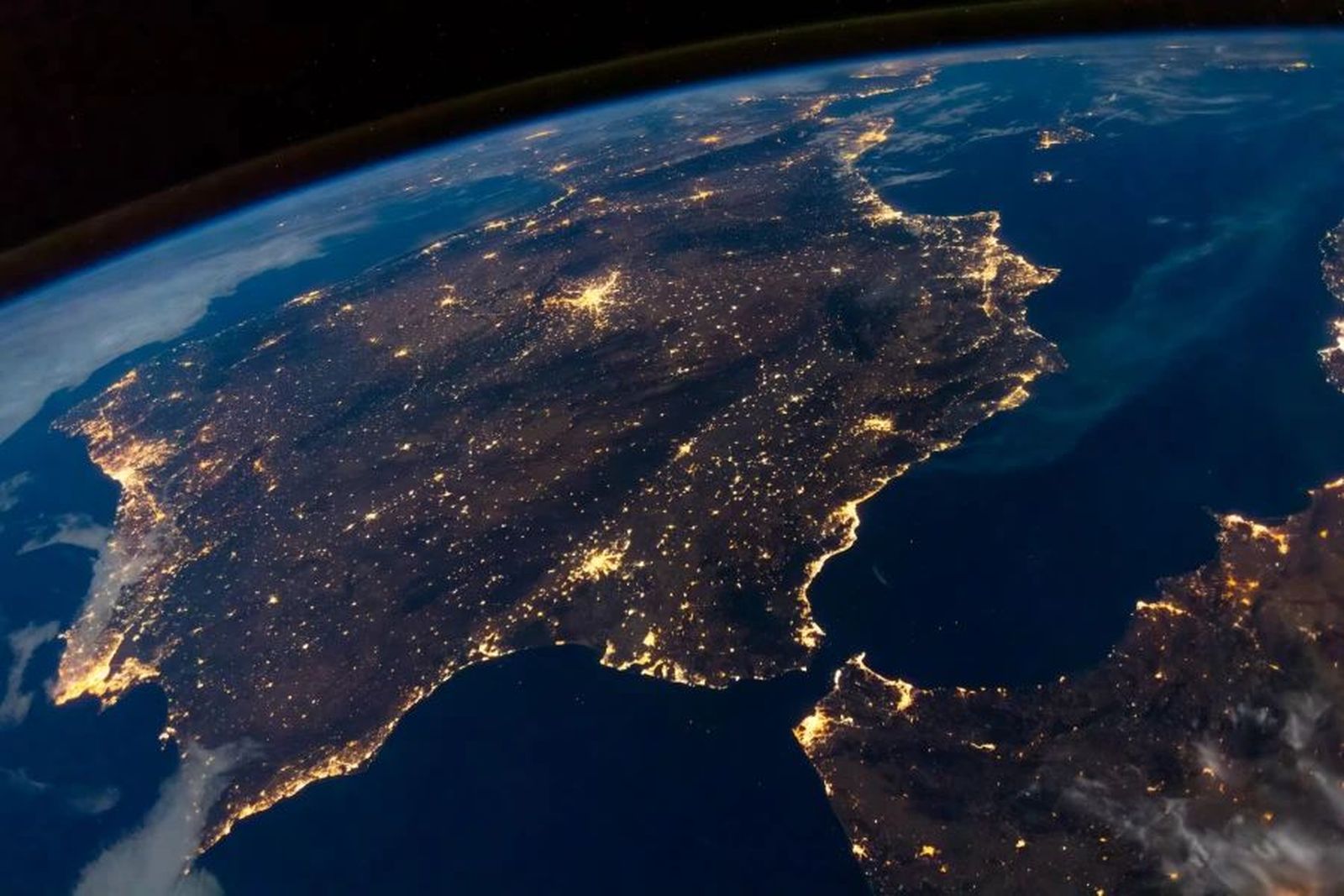 La Península Ibérica, con la curvatura de la Tierra al fondo, vista desde la Estación Espacial Internacional
