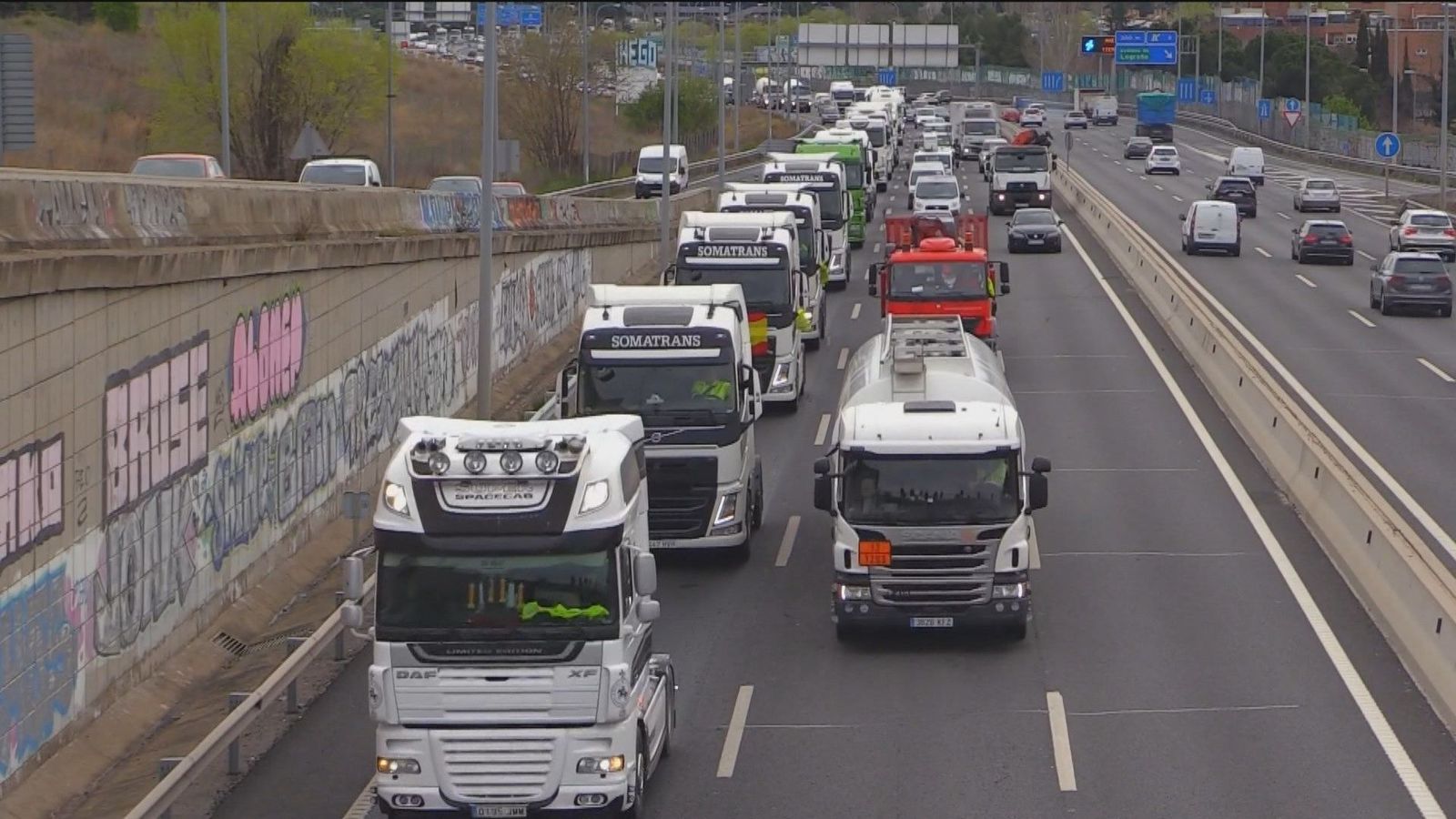 El Gobierno promete a los transportistas nuevas ayudas para luchar contra la subida del gasóleo