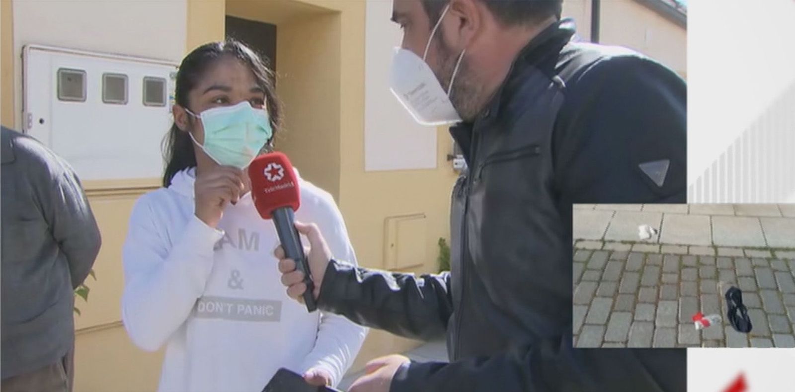 Vecinos de la calle Murillo de Parla denuncian la pesadilla de tener condones y bragas tirados y colgados en las puertas