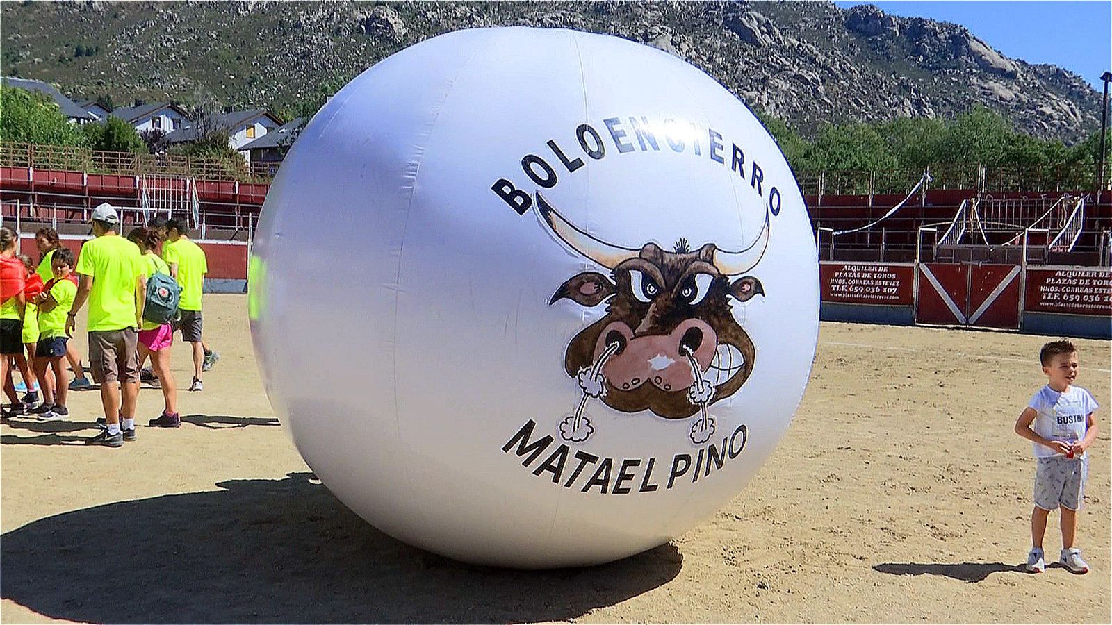 Mataelpino prepara su 'boloencierro' para las fiestas en honor a San Bartolomé