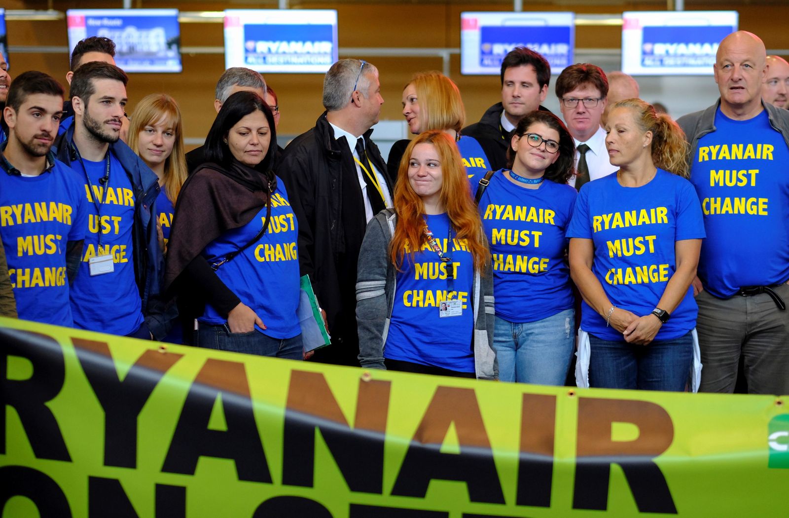 Empleados de la aerolínea de bajo coste Ryanair