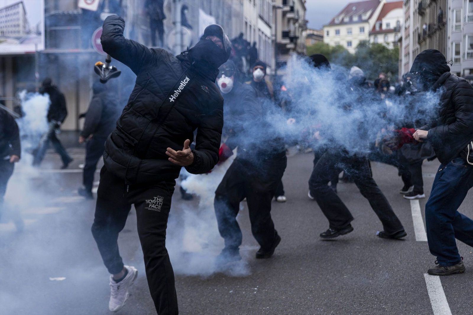 Una nueva ola de protestas en Francia se salda con  1.314 detenidos y 24 comercios saqueados