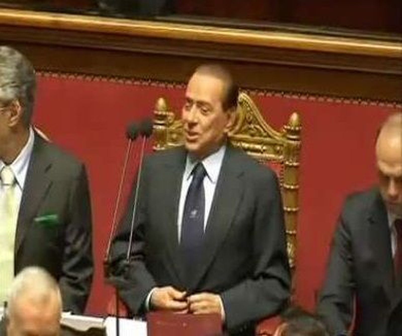 Berlusconi  no piensa dimitir y someterá al voto del parlamento las reformas prometidas en la UE