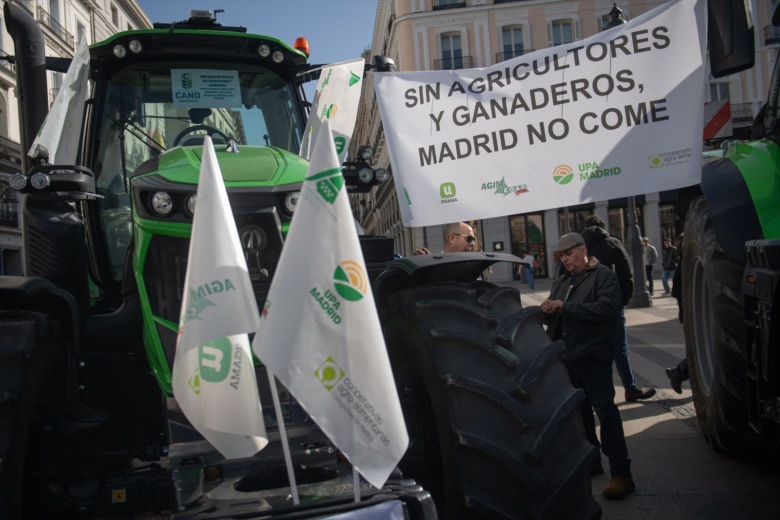 Agricultores y ganaderos madrileños se manifiestan en Sol para protestar por el acuerdo comercial UE-Mercosur